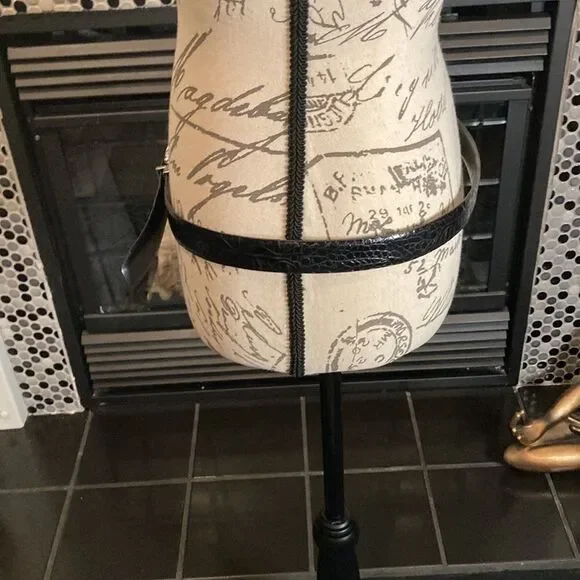 Black croco‎ embossed belt with silver buckle - Picture 4 of 6